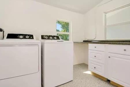 Grand 2 Bedroom On The Intracoastal Ривьера-Бич Экстерьер фото